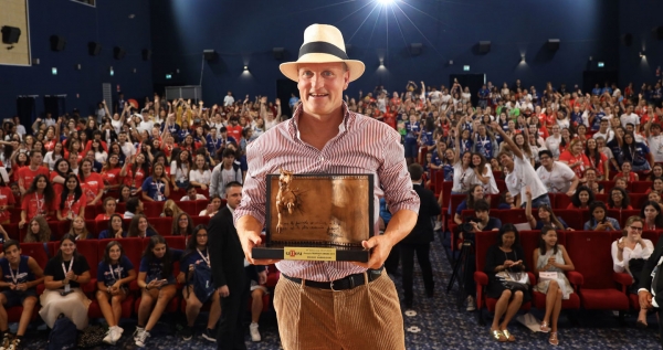 Woody Harrelson applauded by the jurors: “Giffoni is the most necessary festival… and the funniest”