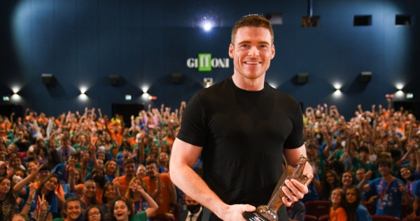 Richard Madden receives the Giffoni Experience Award: “Working in Italy has been one of the best experiences of my career”