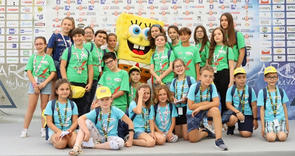 SpongeBob and Giffoni jurors sealed with a hug: big party for his 20th birthday