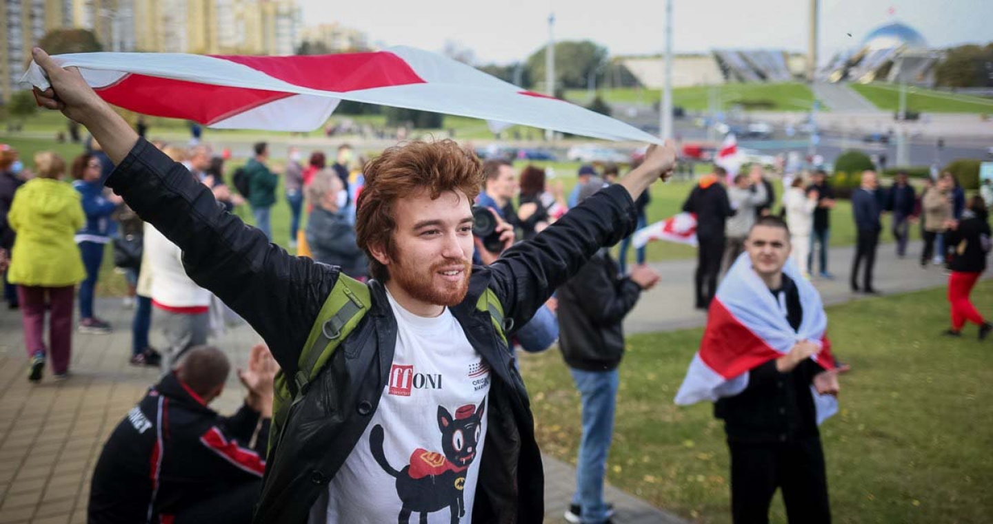 The symbolic image of the Belarusian protest against the Lukashenko regime portrays 22-year-old Kiril wearing a Giffoni t-shirt