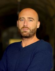  regista Alessandro Cassigoli