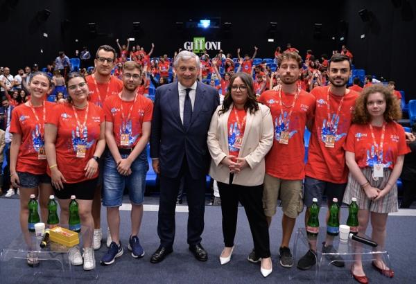 Tajani rassicura i ragazzi di #Giffoni53: “Ognuno di voi è indispensabile,  il nostro impegno per farvi essere sempre liberi”